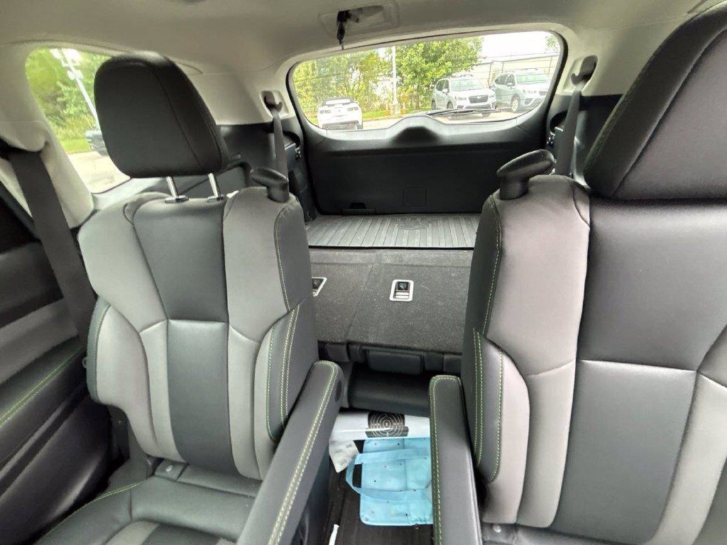 Used 2024 Subaru Ascent Onyx Edition AWD/4WD image 23
