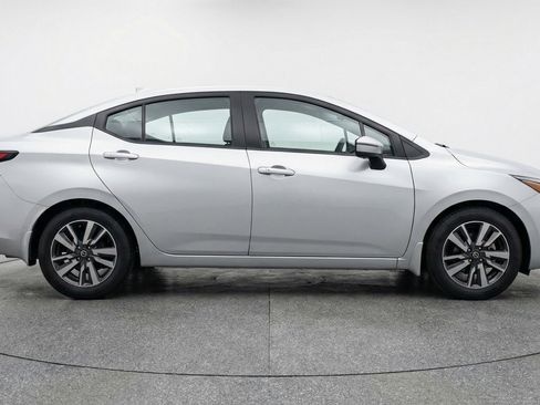 Used 2025 Nissan Versa SV FWD image 11