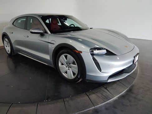 Used 2022 Porsche Taycan 4 Cross Turismo image 4