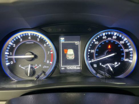 Used 2019 Toyota Highlander XLE FWD image 12