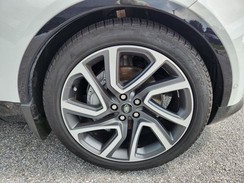 Certified 2024 Land Rover Discovery Dynamic SE AWD/4WD image 7