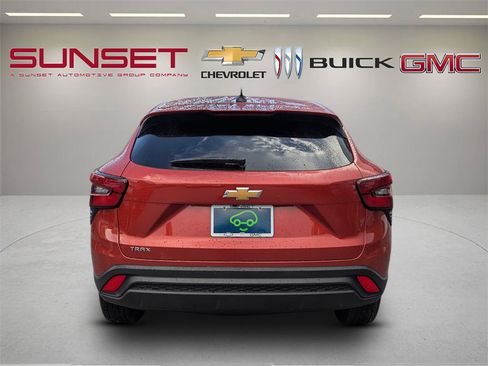 Certified 2024 Chevrolet Trax LS FWD image 6