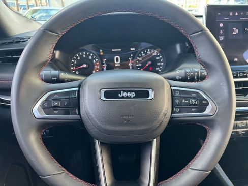 Used 2025 Jeep Compass Trailhawk AWD/4WD image 27