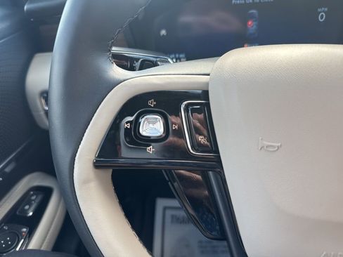 Used 2025 Lincoln Corsair Reserve w/ Jet Appearance Package image 11