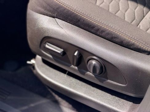 Used 2019 Chevrolet Equinox LT image 6