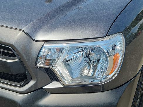 Used 2014 Toyota Tacoma 2WD Regular Cab image 9