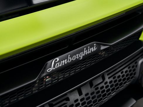 Used 2022 Lamborghini Huracan STO image 17