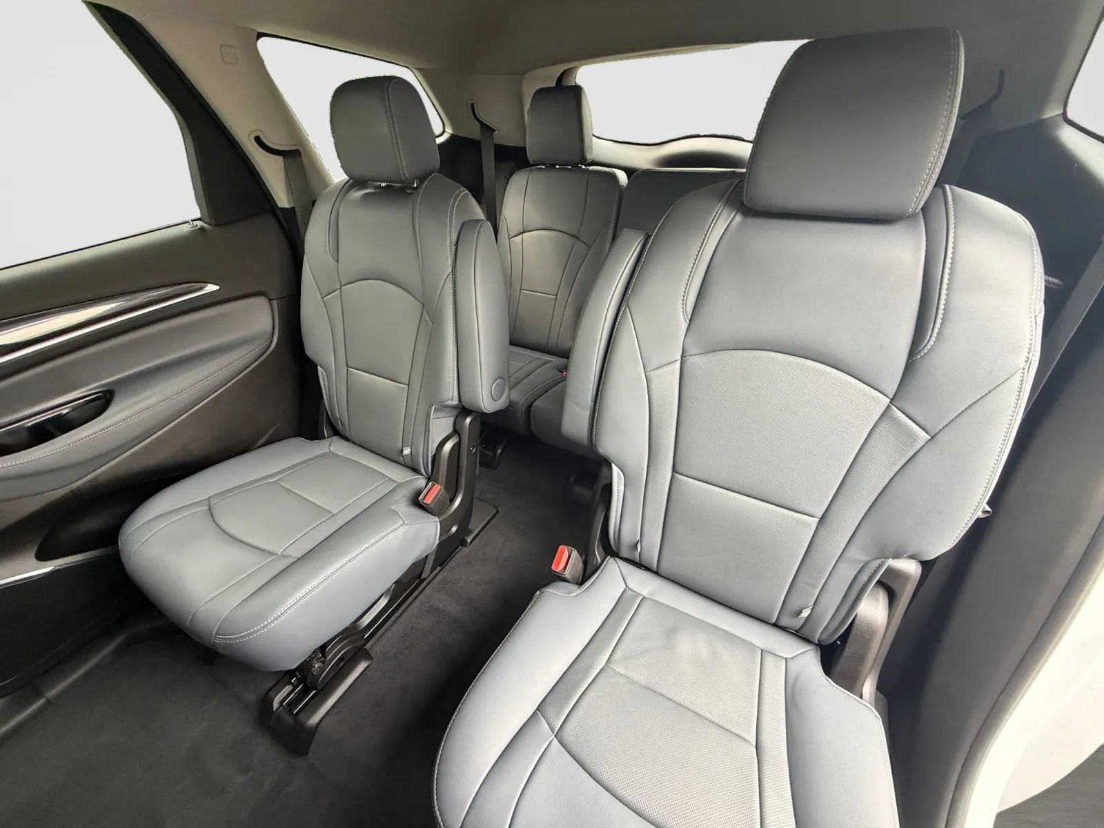 Used 2020 Buick Enclave Essence w/ Sound and Sites Package AWD/4WD image 15