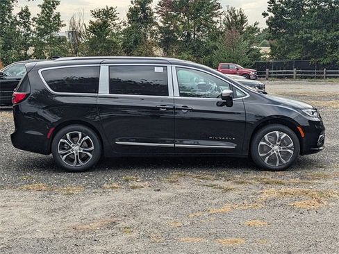 New 2026 Chrysler Pacifica Pinnacle image 2