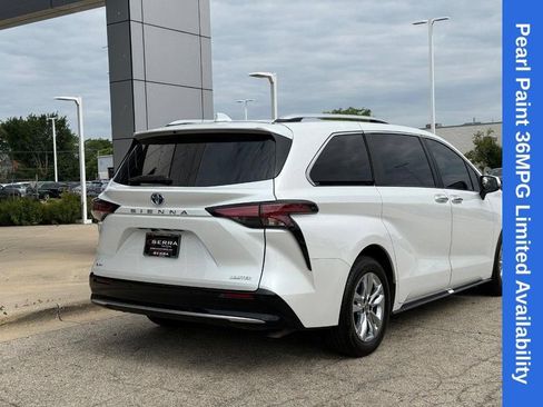 Used 2025 Toyota Sienna Limited FWD image 3