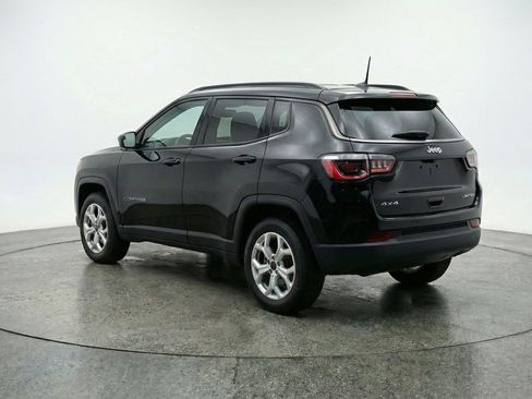 Used 2025 Jeep Compass Latitude AWD/4WD image 6