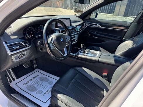 Used 2018 BMW 740i image 10