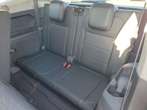 Used 2019 Volkswagen Tiguan SE w/ Panoramic Sunroof Package FWD image 11