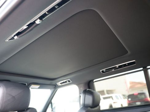 Used 2025 Land Rover Range Rover Long Wheelbase SE image 34