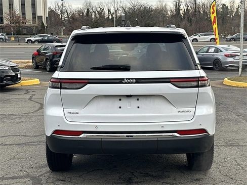 Certified 2023 Jeep Grand Cherokee Laredo w/ Luxury Tech Group I image 3