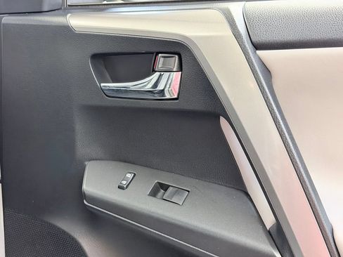 Used 2018 Toyota RAV4 XLE FWD image 31