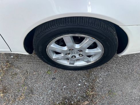Used 2000 Toyota Avalon XLS FWD image 16
