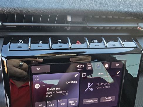 Used 2024 Jeep Grand Cherokee Laredo image 27