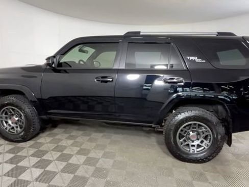 Used 2017 Toyota 4Runner TRD Off-Road AWD/4WD image 8