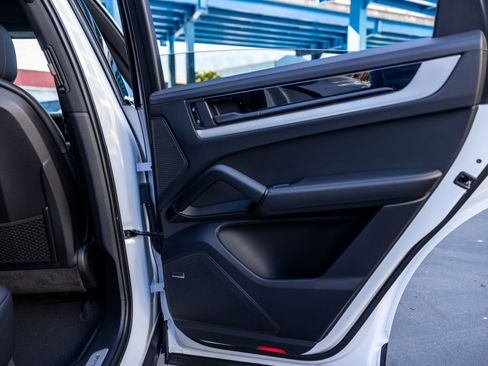 New 2025 Porsche Cayenne Coupe image 42