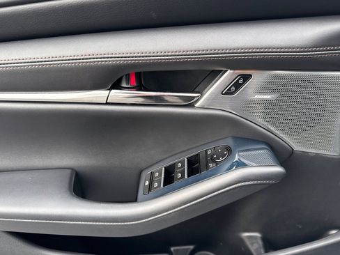 Used 2021 MAZDA MAZDA3 Hatchback w/Premium Plus Pkg image 10