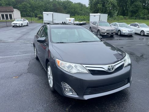 Used 2012 Toyota Camry XLE w/ Leather Pkg FWD image 8