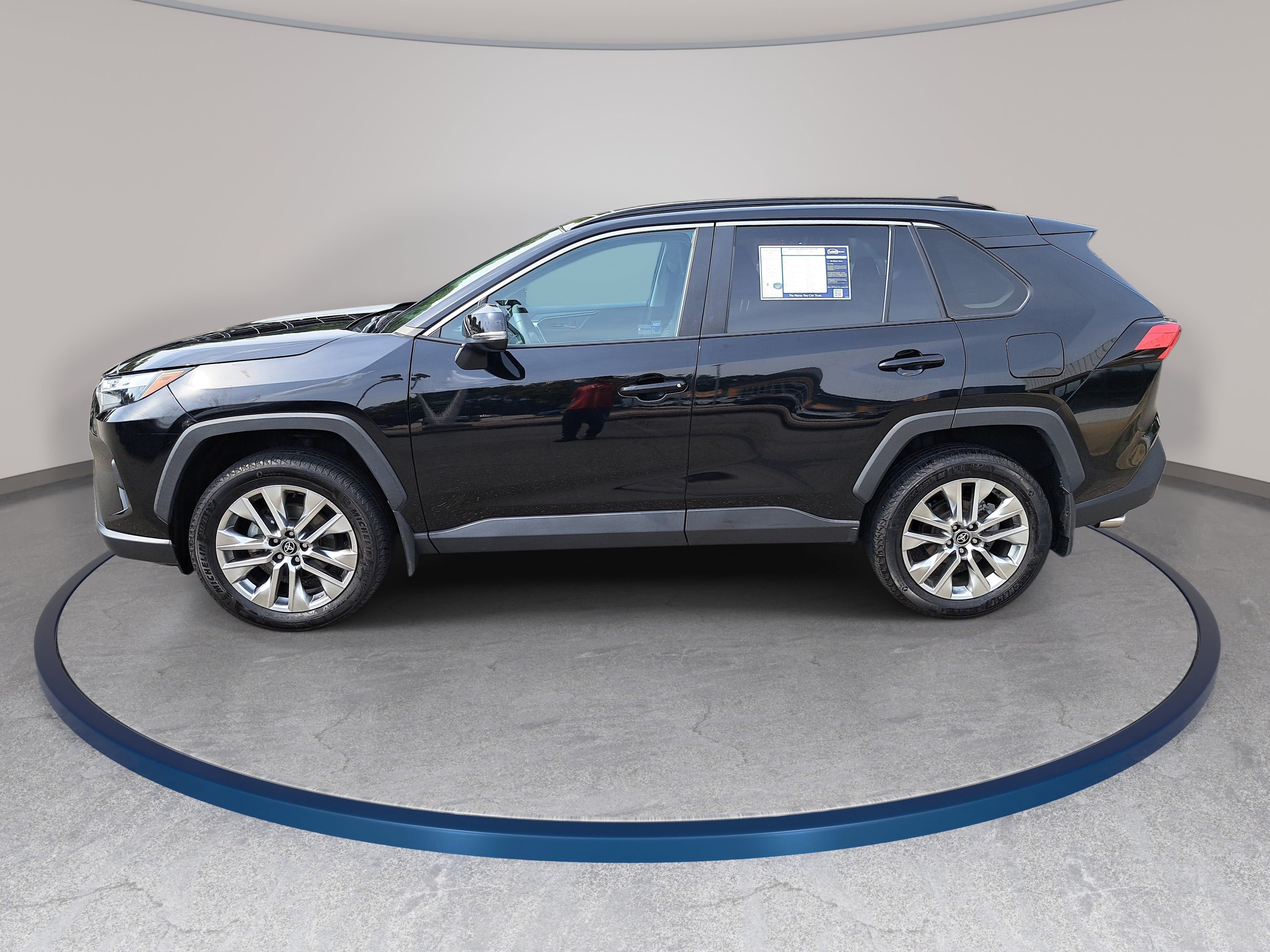 Used 2024 Toyota RAV4 XLE Premium FWD image 8