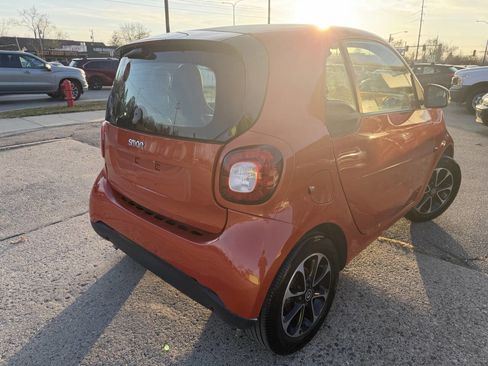 Used 2016 smart fortwo passion image 6