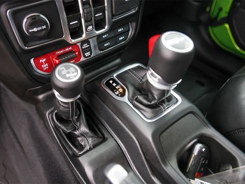 Used 2025 Jeep Gladiator Rubicon image 20