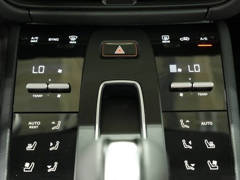 New 2025 Porsche Macan image 21