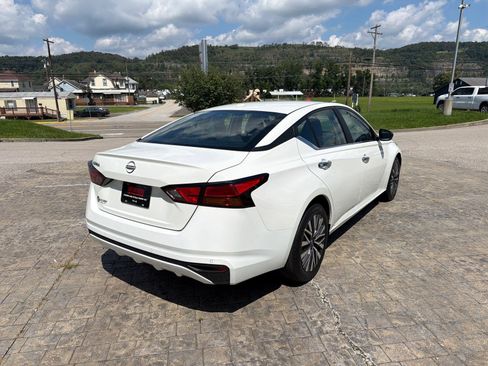 Used 2025 Nissan Altima 2.5 SV FWD image 8