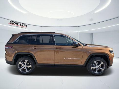 New 2026 Jeep Grand Cherokee Limited AWD/4WD image 2
