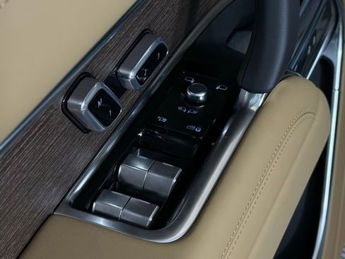 New 2026 Land Rover Range Rover SE image 26