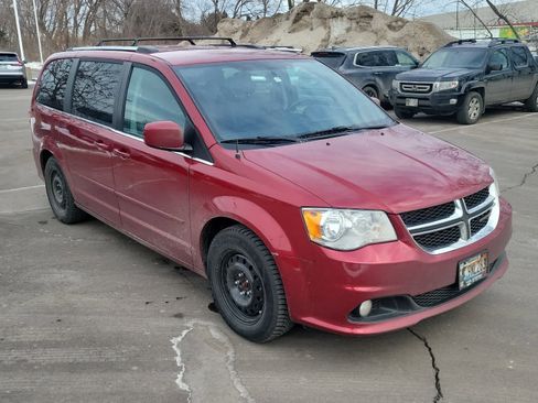 Used 2015 Dodge Grand Caravan SXT image 2