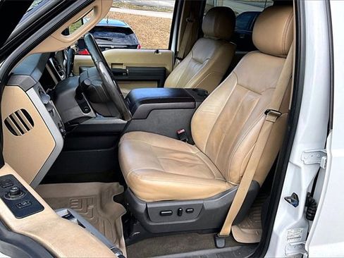 Used 2014 Ford F250 Lariat w/ Lariat Interior Package image 18