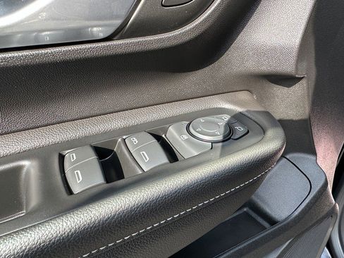 Used 2022 GMC Terrain SLE image 13