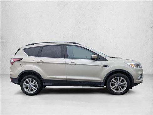 Used 2018 Ford Escape SE FWD image 4