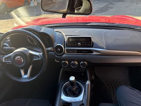 Used 2018 FIAT 124 Spider Classica image 12