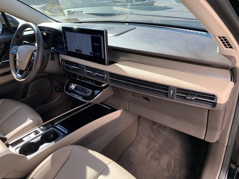 Certified 2023 Lincoln Corsair AWD image 13