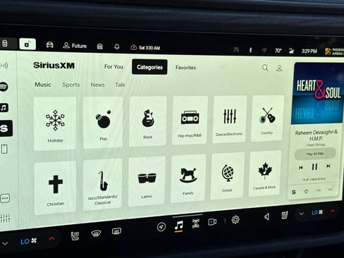 Used 2025 Rivian R1T Adventure image 22