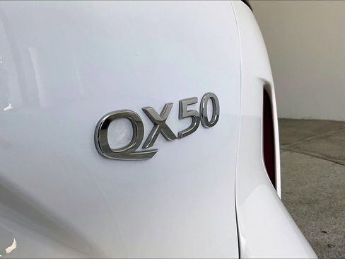 Certified 2025 INFINITI QX50 Pure image 41