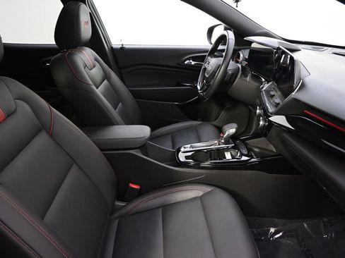 Used 2024 Chevrolet Trax RS w/ Sunroof Package FWD image 16
