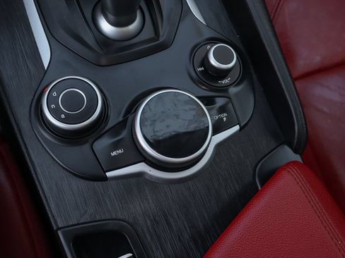 Used 2019 Alfa Romeo Giulia RWD image 35