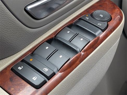 Used 2010 Chevrolet Avalanche LT image 22