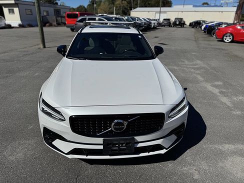 Used 2021 Volvo V90 T5 R-Design image 7