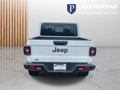 New 2025 Jeep Gladiator Mojave w/ Convenience Group image 8