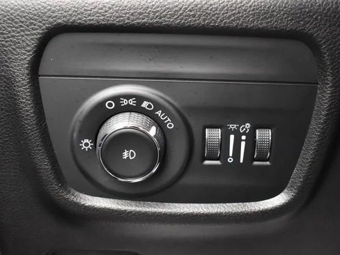 Used 2022 Jeep Grand Cherokee L Limited image 23