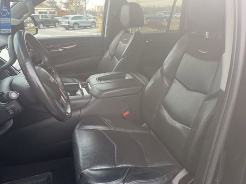 Used 2019 Cadillac Escalade Luxury image 8