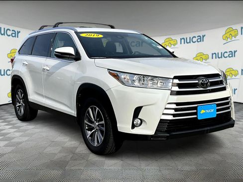 Used 2019 Toyota Highlander XLE image 1