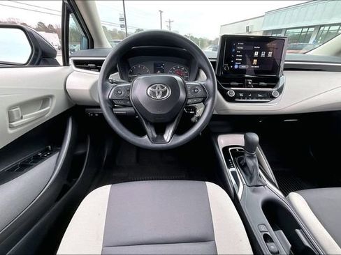 Used 2025 Toyota Corolla LE image 8
